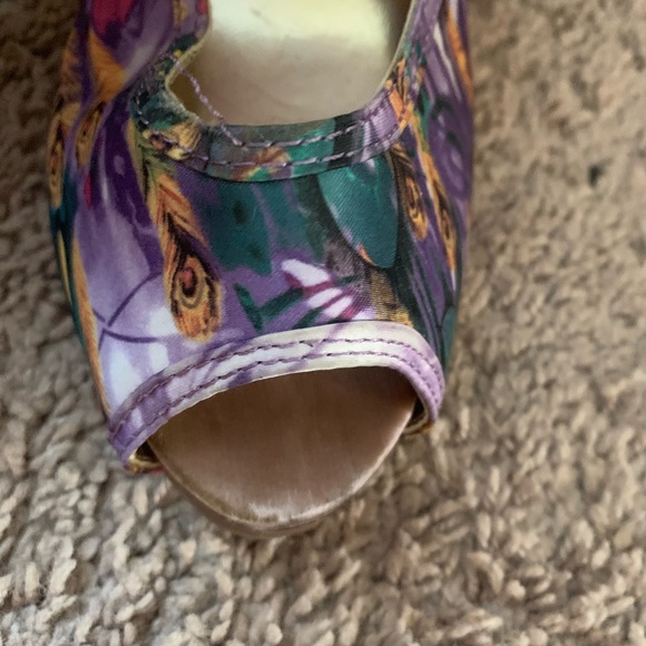 High Heel - Picture 6 of 12